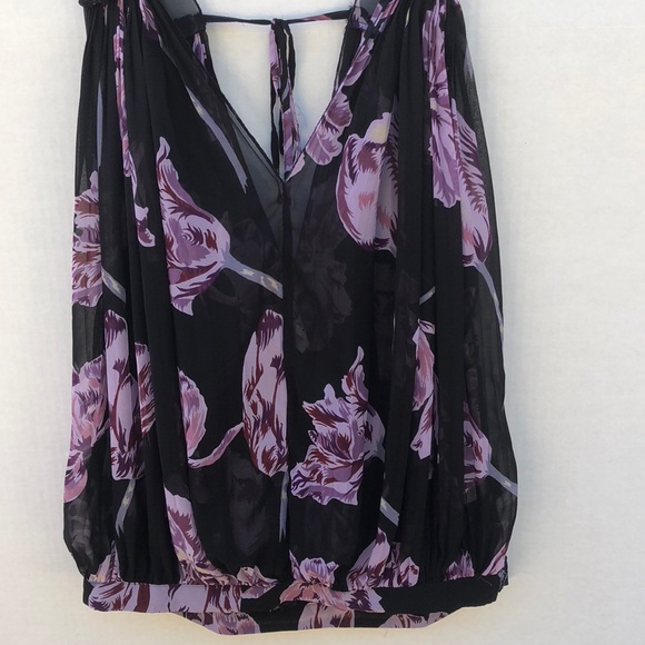 👽Free People Sheer pleated v neck hibiscus top - Picture 4 of 8